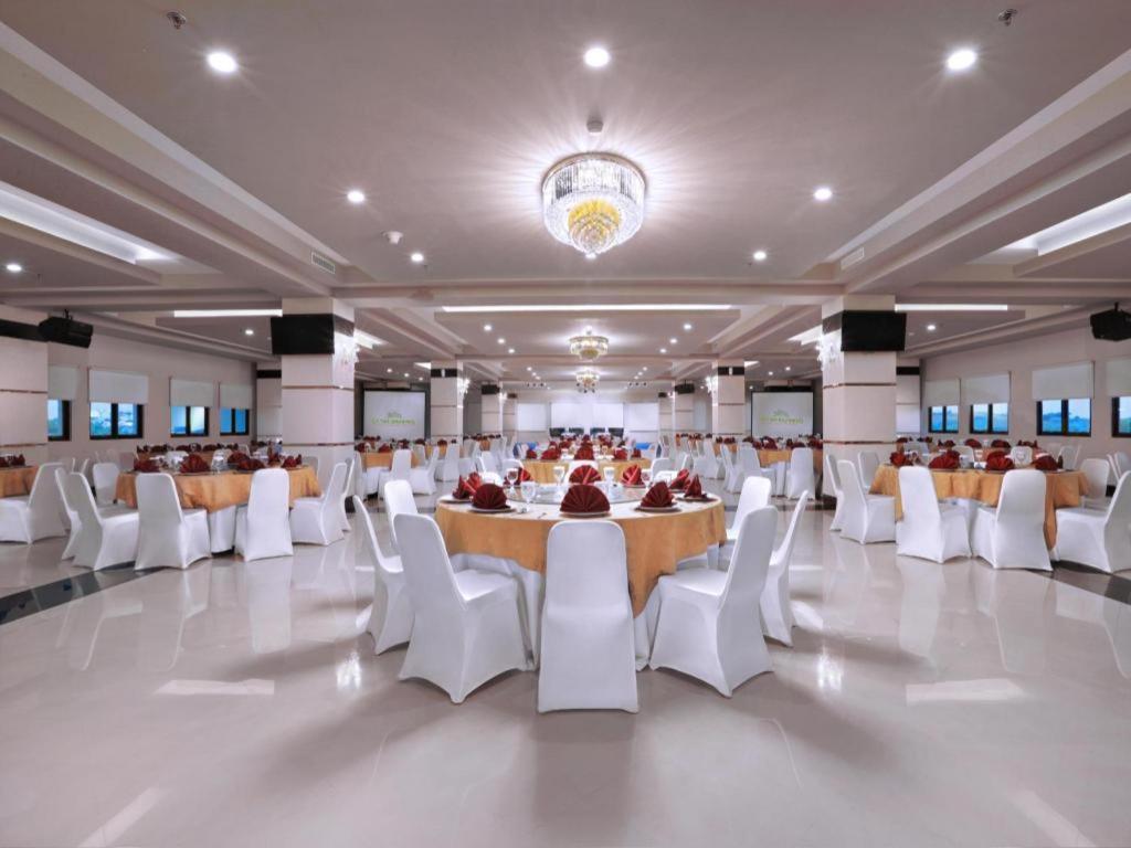 Ck Tanjungpinang Hotel And Convention Centre Экстерьер фото