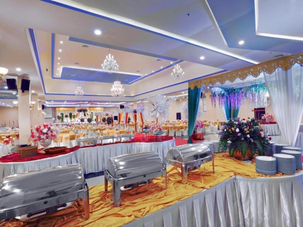 Ck Tanjungpinang Hotel And Convention Centre Экстерьер фото