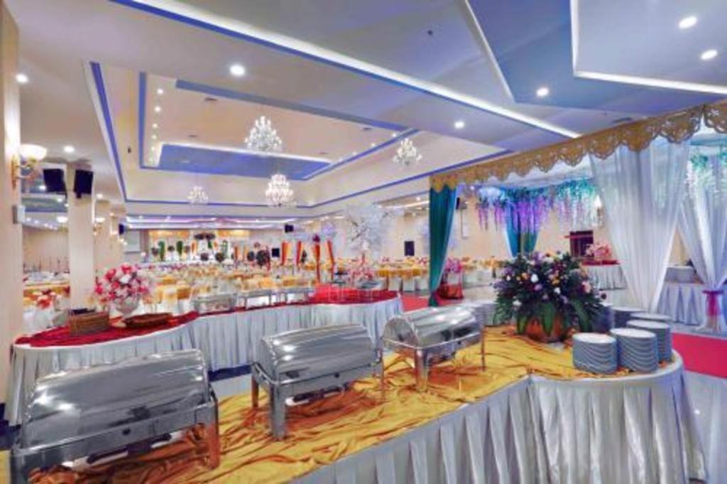 Ck Tanjungpinang Hotel And Convention Centre Экстерьер фото