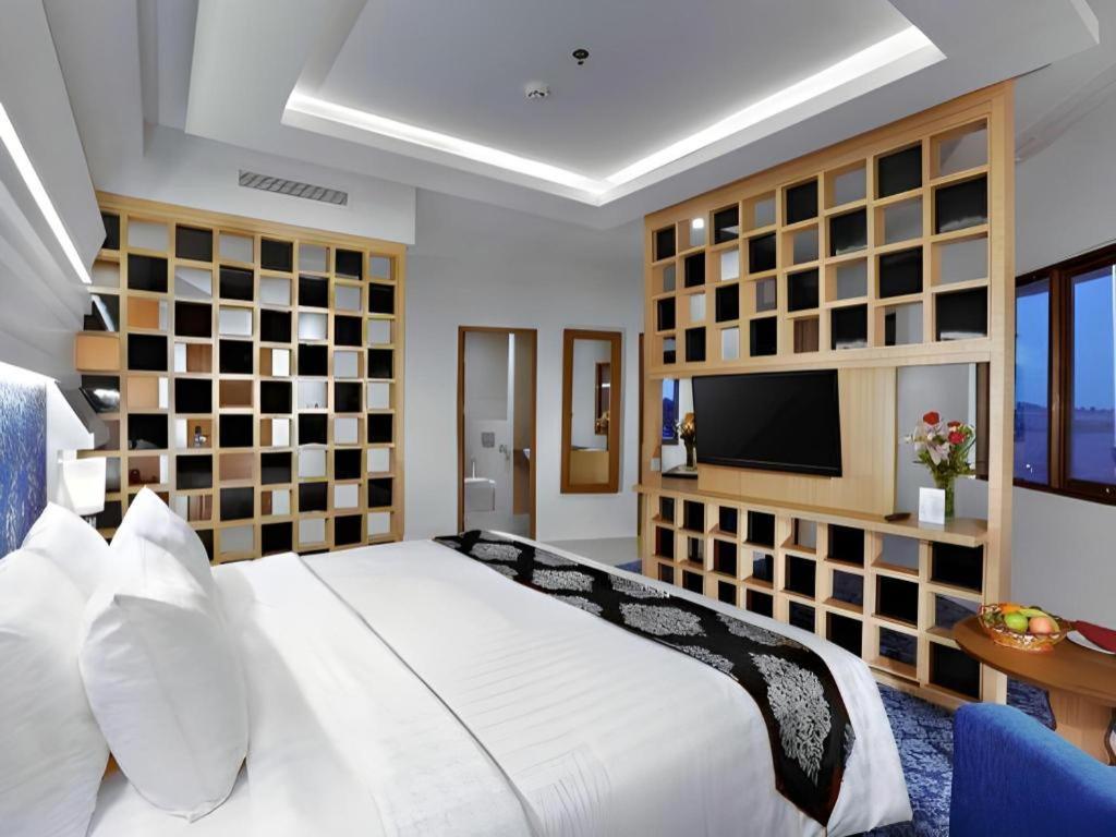 Ck Tanjungpinang Hotel And Convention Centre Экстерьер фото