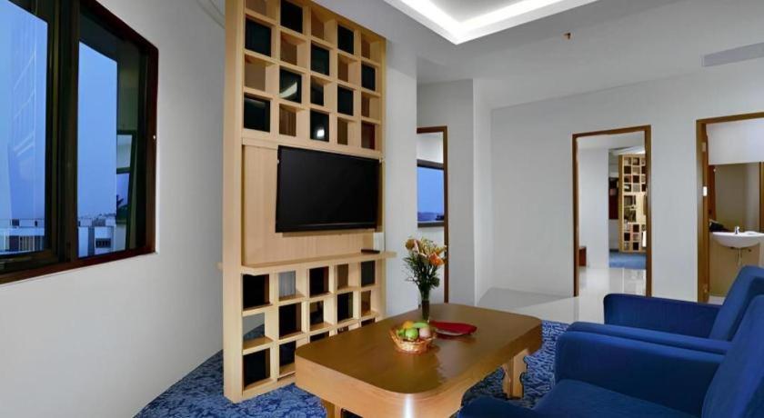 Ck Tanjungpinang Hotel And Convention Centre Экстерьер фото